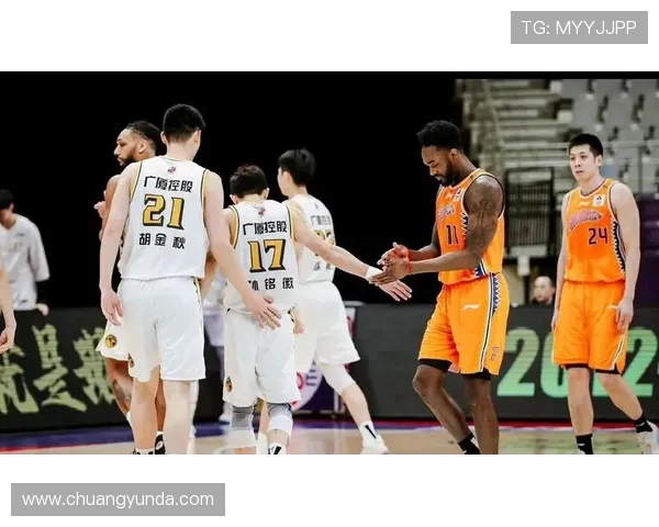 CBA焦点对决广东东莞队迎战辽宁队争夺季后赛席位的关键战役