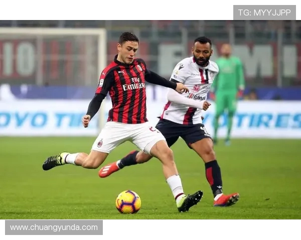 AC米兰主场迎战乌甸尼斯争夺意甲积分榜重要胜利